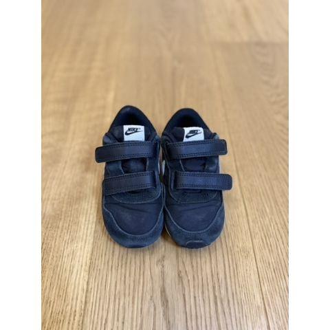 Pre-Loved Sneakers von Nike | Schwarz | Grösse: 25