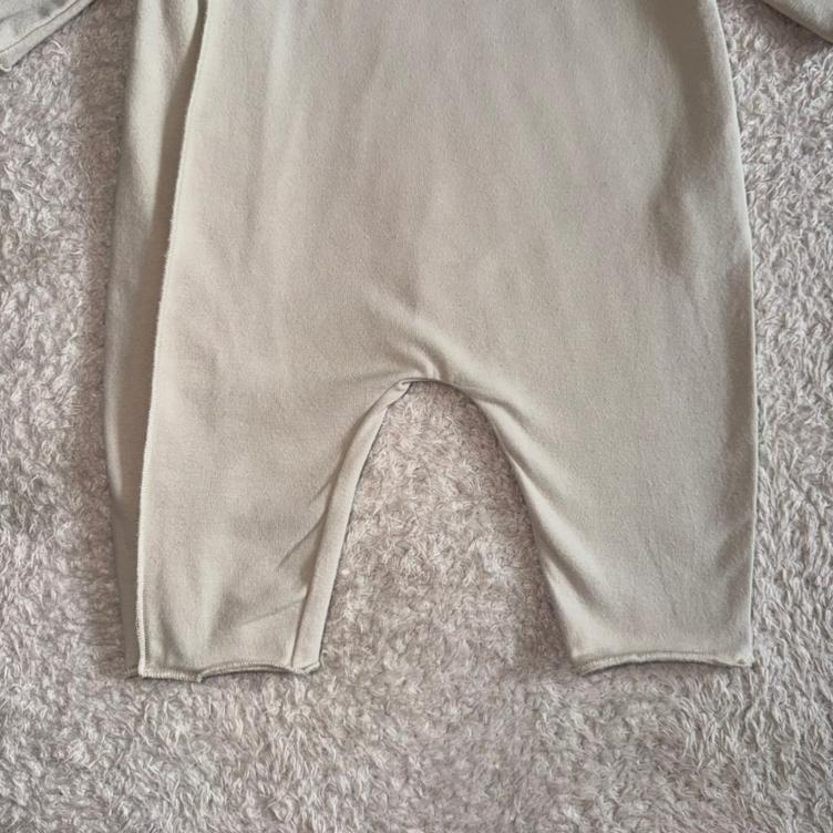Pre Loved Strampler von Fagottino I Hellbeige I Gr. 3–6M - 0