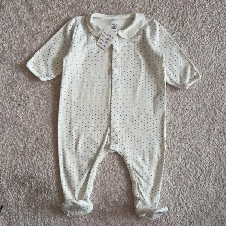 Pre Loved Strampler von Petit Bateau I Weiss mit Sternen I Gr. 6M (67 cm)