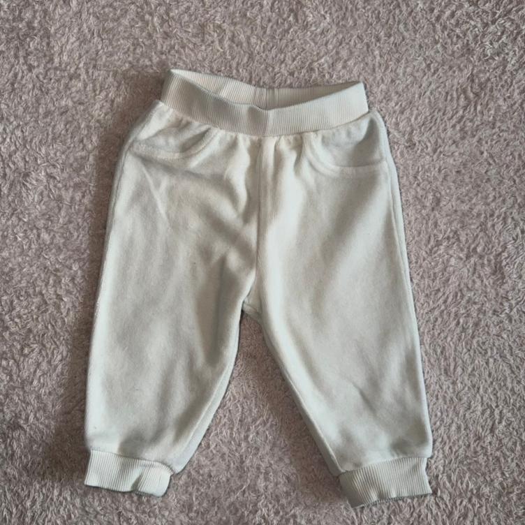 Pre Loved Velours-Hose von Guess I Weiss I Gr. 3–6M