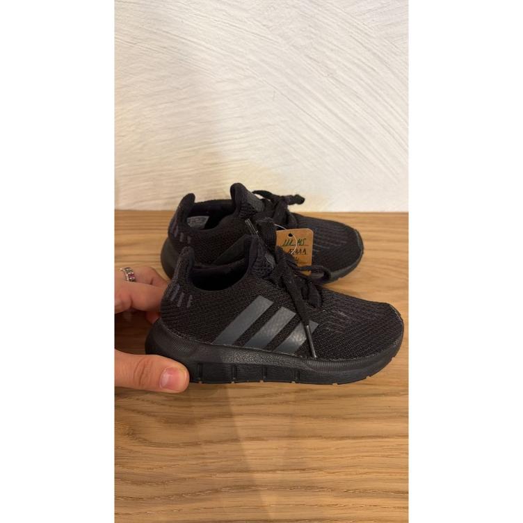 Pre Loved Sneakers von Adidas I Schwarz I Gr. 24