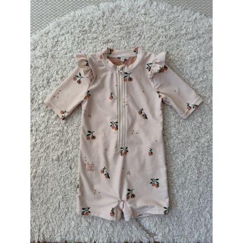 Pre-Loved Amel Printed Swim Jumpsuit von Liewood in Peach / Sea I Grösse 74