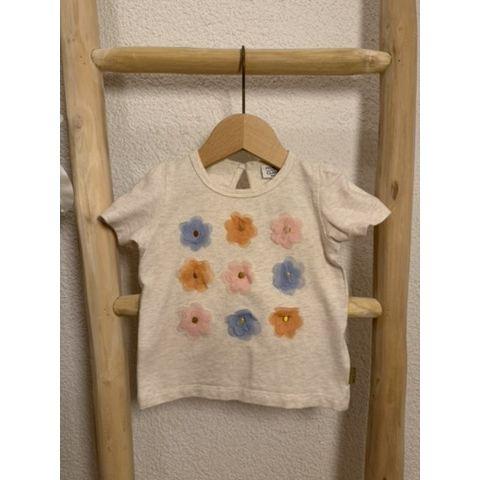 Pre-Loved Kurzarm T-Shirt von Hust & Claire | Beige Melange mit Spitze-Blumen vorne | Grösse: 68