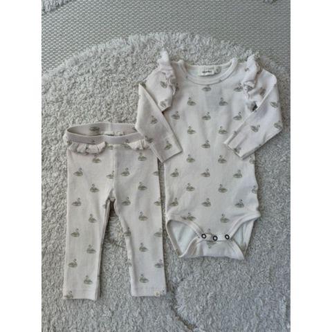 Pre-Loved Set aus Body & Leggings von Lil’ Atelier I Zartrosa mit Schwanen-Print I Grösse 74