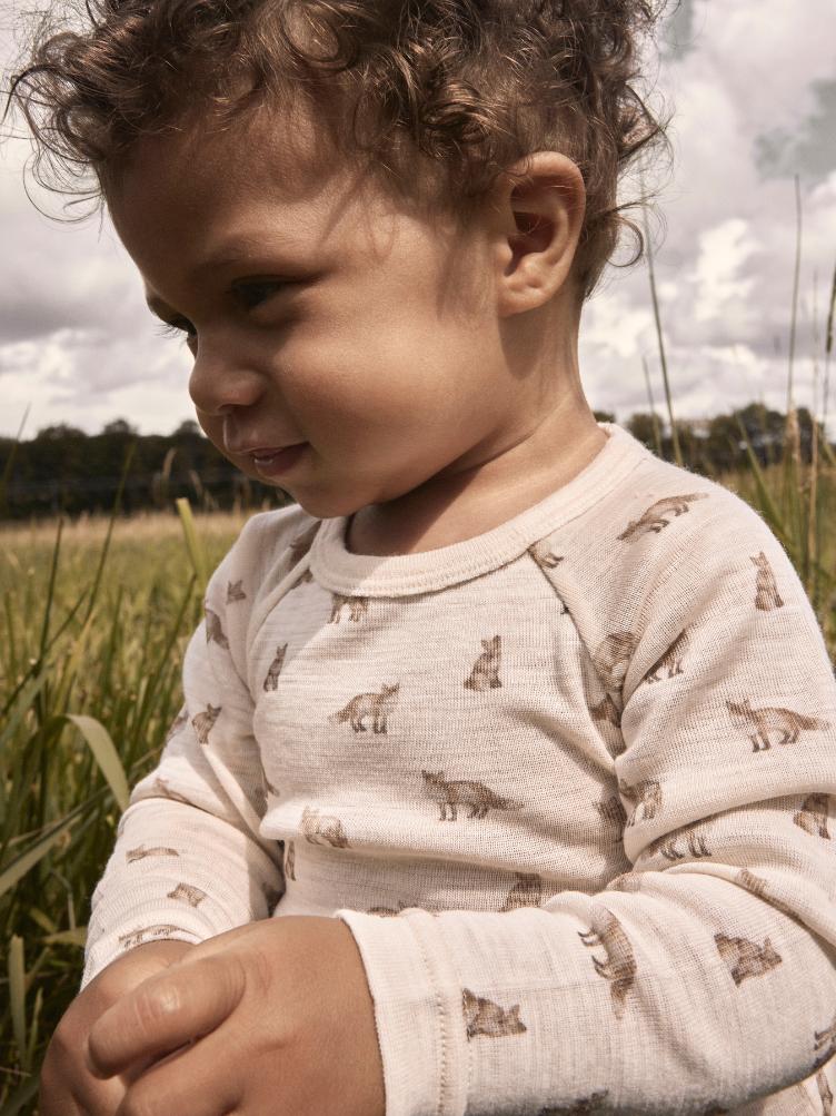 Lil’ Atelier BABY Langarm Body aus Merinowolle und TENCEL™ Modal – White Turtledove Fox - 1