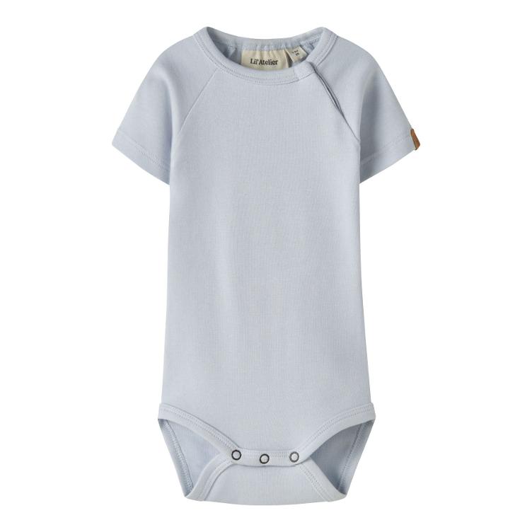 Lil’ Atelier BABY Kurzarm Body – Blue Plein Air