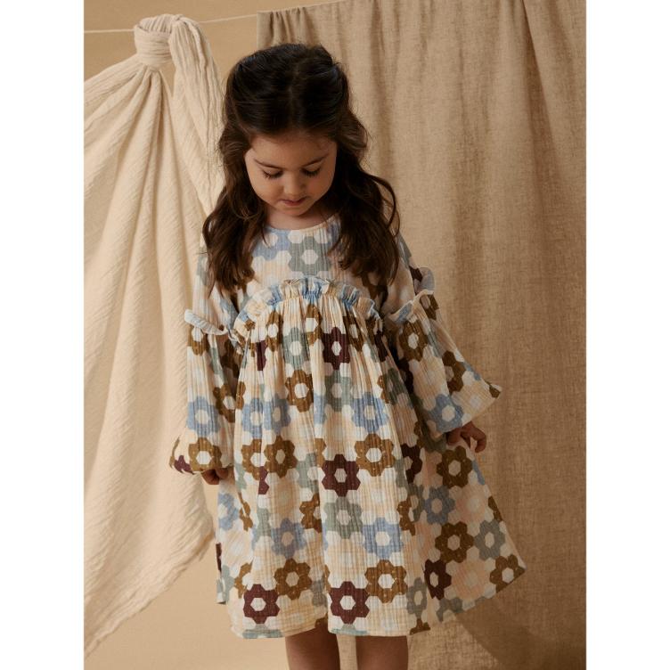 Lil’ Atelier – Musselin Kleid aus Bio-Baumwolle (Loose Fit, Rüschen, Allover-Print)