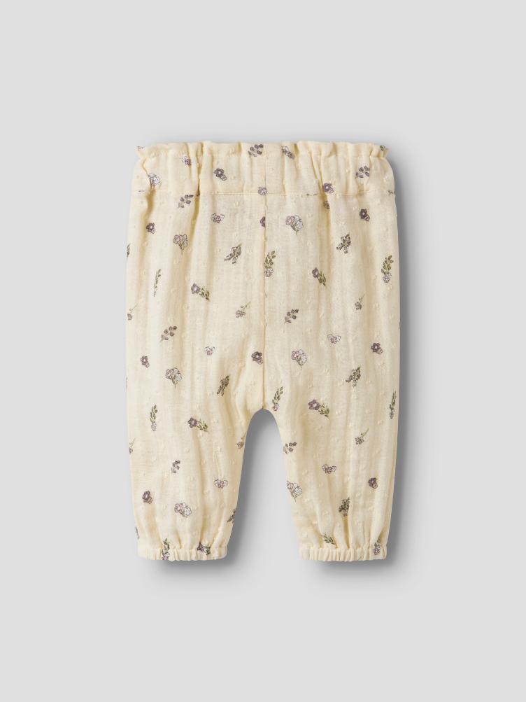 Name it – Hose aus Bio-Baumwolle (Musselin) im Regular Fit mit Allover-Print - 3
