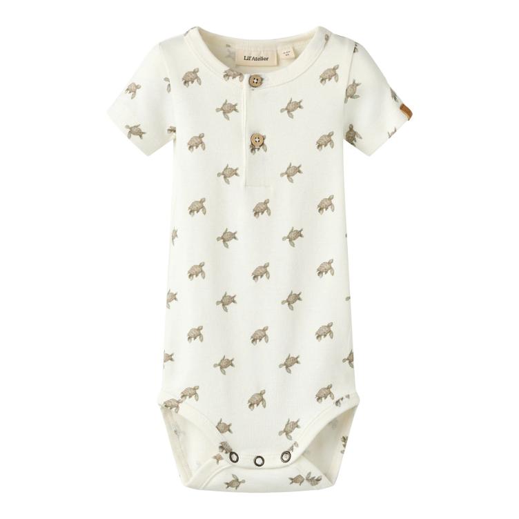 Lil’ Atelier BABY Kurzarm Body – Coconut Milk Turtle