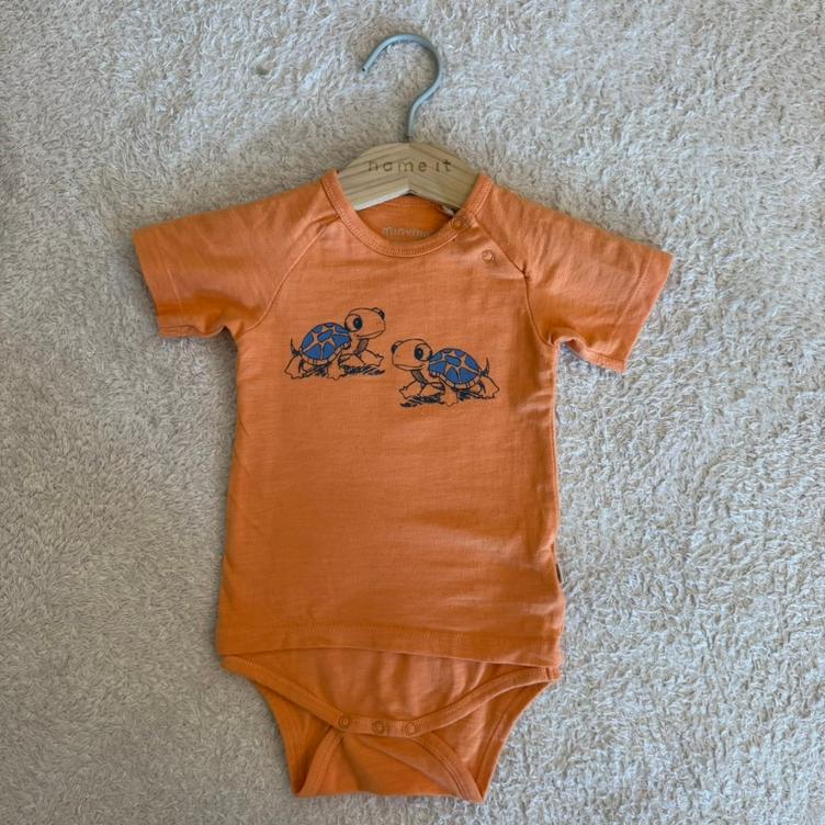 Pre Loved Body mit T-Shirt von Minymo I Orange I Gr. 68
