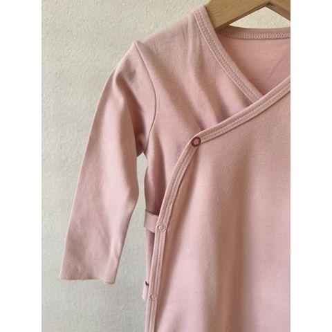 Pre-Loved Puck Piyama Strampler | Dusty Rose | Grösse: 0–6M