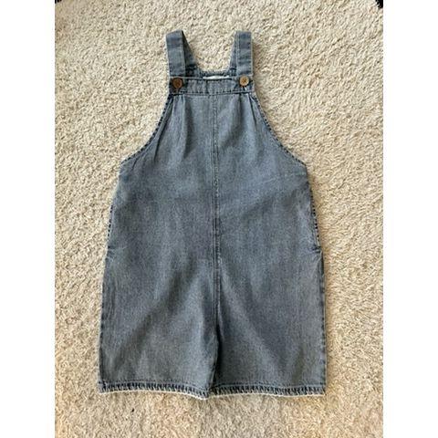 Pre-Loved Denim-Latzhose von Lil’ Atelier | Farbe: Blau | Grösse: 122