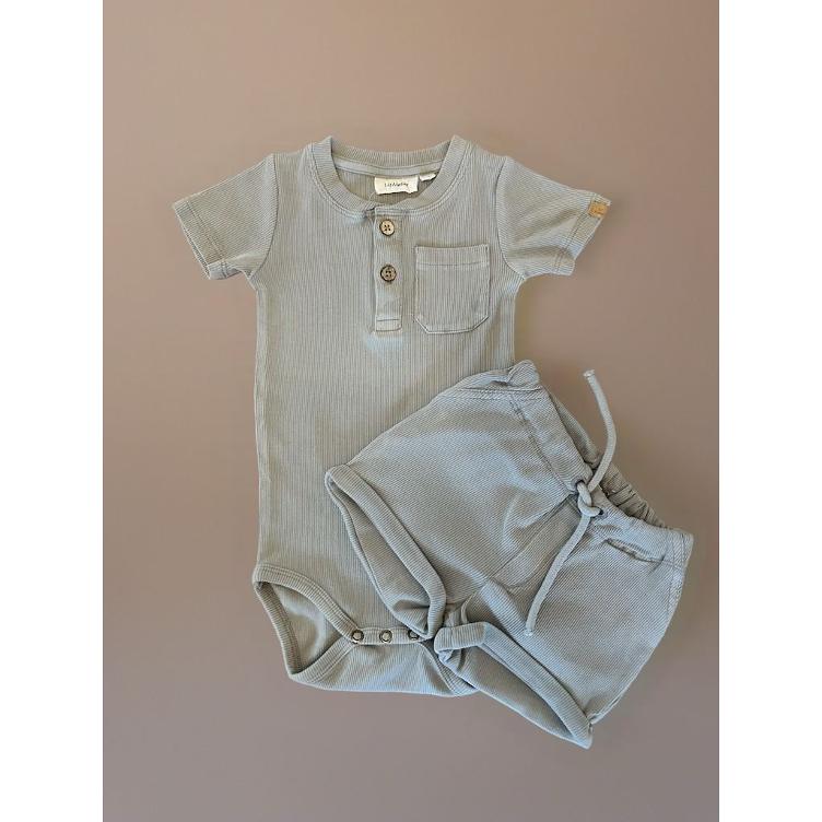 Pre-Loved Set von Lil’ Atelier | Body & Shorts | Farbe: Limestone-Grau | Grösse: 86