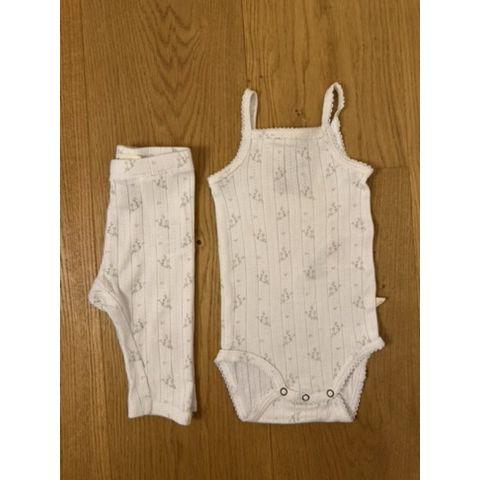 Pre-Loved Trägerbody & Leggings Set von Lil’ Atelier | Weiss mit zartem Blumenprint | Grösse: 62