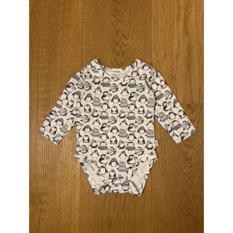 Pre-Loved Body von Hust & Claire | Weiss mit Pinguin-Print | Grösse: 3M