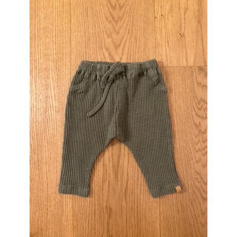 Pre-Loved Hose von Lil’ Atelier | Olivegrün | Grösse: 56