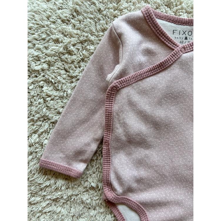Pre-Loved Wickelbody von Fixoni | Farbe: Rosé mit Punkten | Grösse: 62