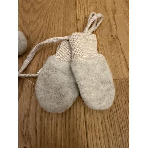 Pre-Loved Babyhandschuhe aus Wollfleece von Maximo | Beige | Grösse: 0–3M