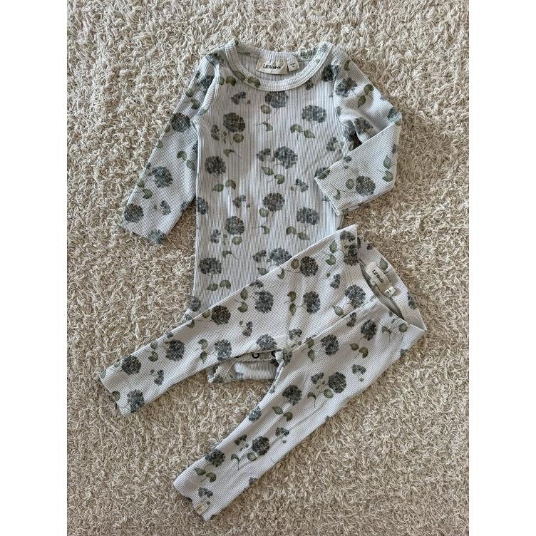 Pre Loved Body & Leggings Set von Lil’ Atelier I Weiss mit Hortensienprint I Gr. 68
