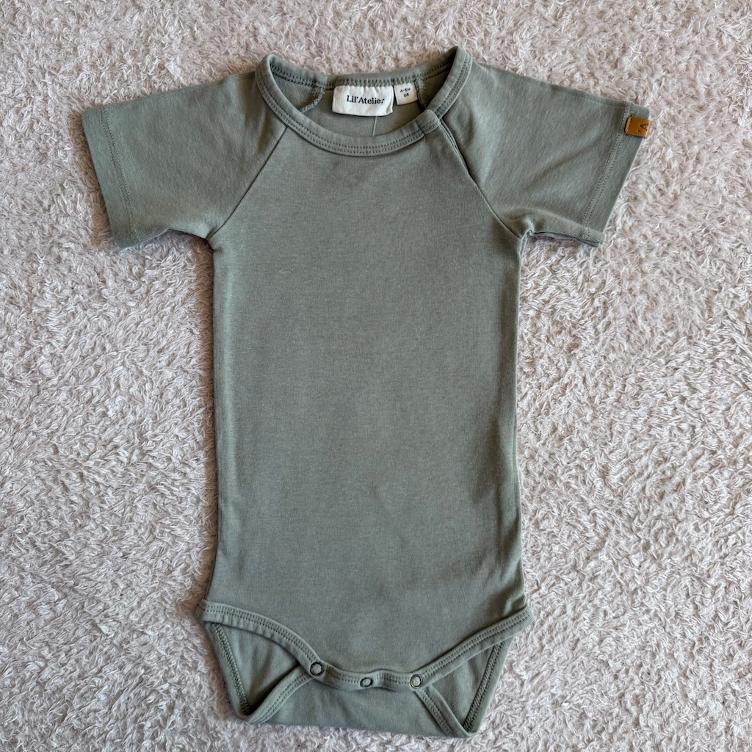 Pre Loved Kurzarm-Body von Lil` Atelier I Grün I Gr. 68