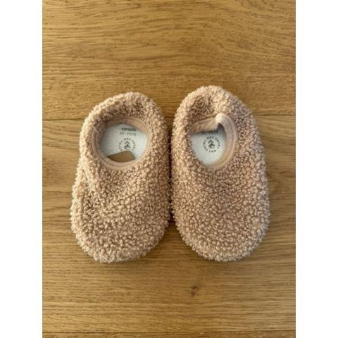 Pre-Loved Teddy Hausschuhe „Slogges Peanut“ I Mrs. Ertha I Grösse 21/22