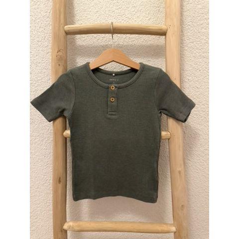 Pre-Loved T-Shirt von Name It | Olivegrèn Grösse: 110