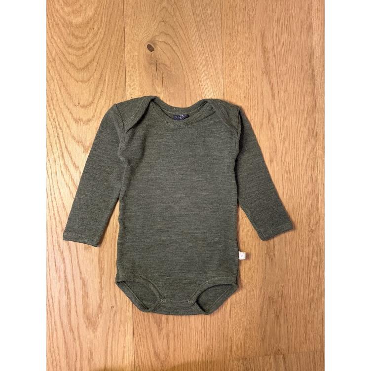 Pre-Loved Langarm Body – DILLING I Bio-Merinowolle I Waldgrün/Olive I Grösse 80