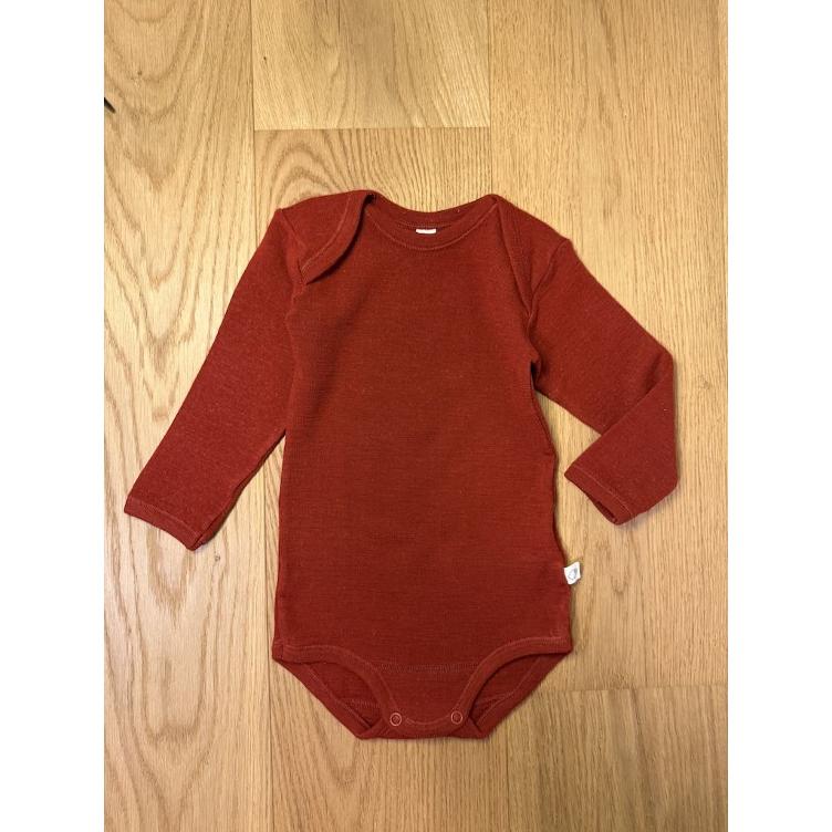 Pre-Loved Langarm Body – DILLING I Bio-Merinowolle I Rostrot / Terracotta I Grösse 80