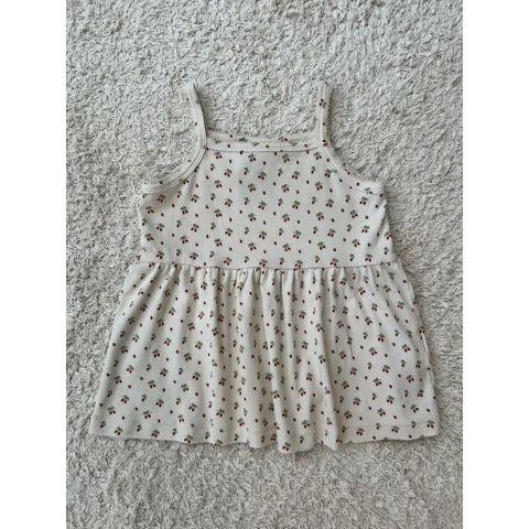 Pre-Loved Top von Lil’ Atelier | Farbe: Offwhite mit Kirsch-Print | Grössen: 110 & 116