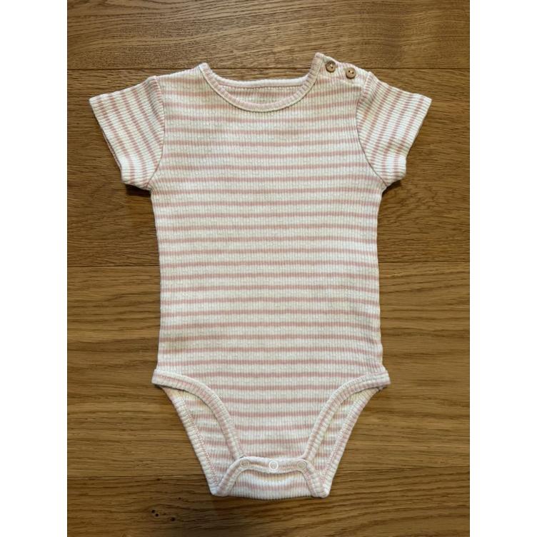 Pre-Loved Kurzarm Body von Play Up | Rosa gestreift | Grösse: 74
