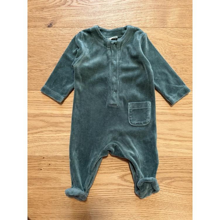 Pre-Loved Velour Strampler von Fixoni | Waldgrün | Grösse: 56