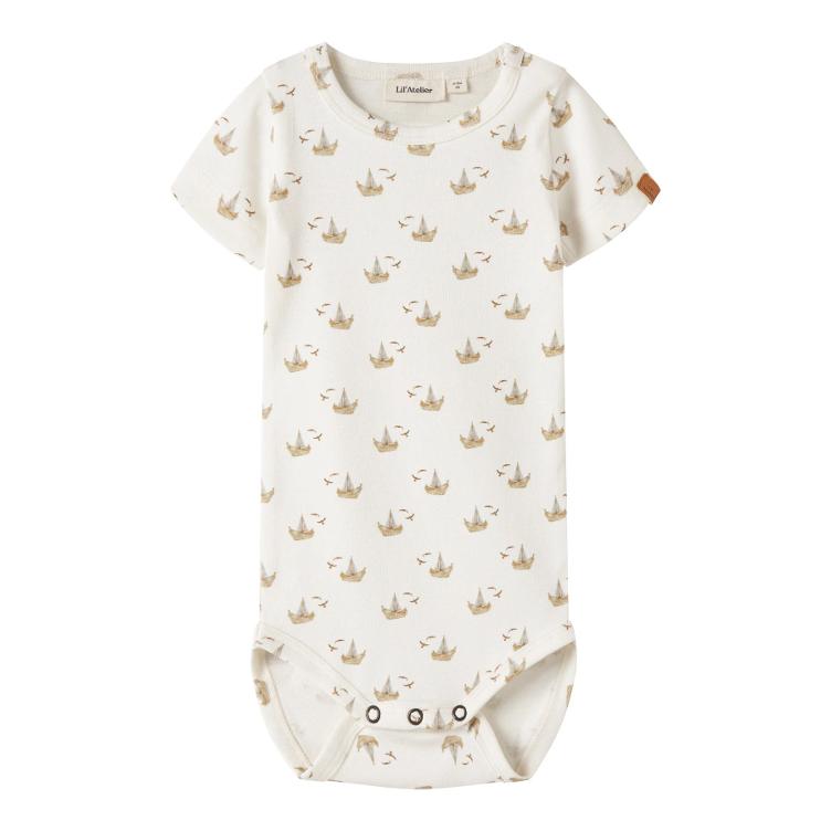 Lil’ Atelier BABY Kurzarm Body – Coconut Milk BOAT
